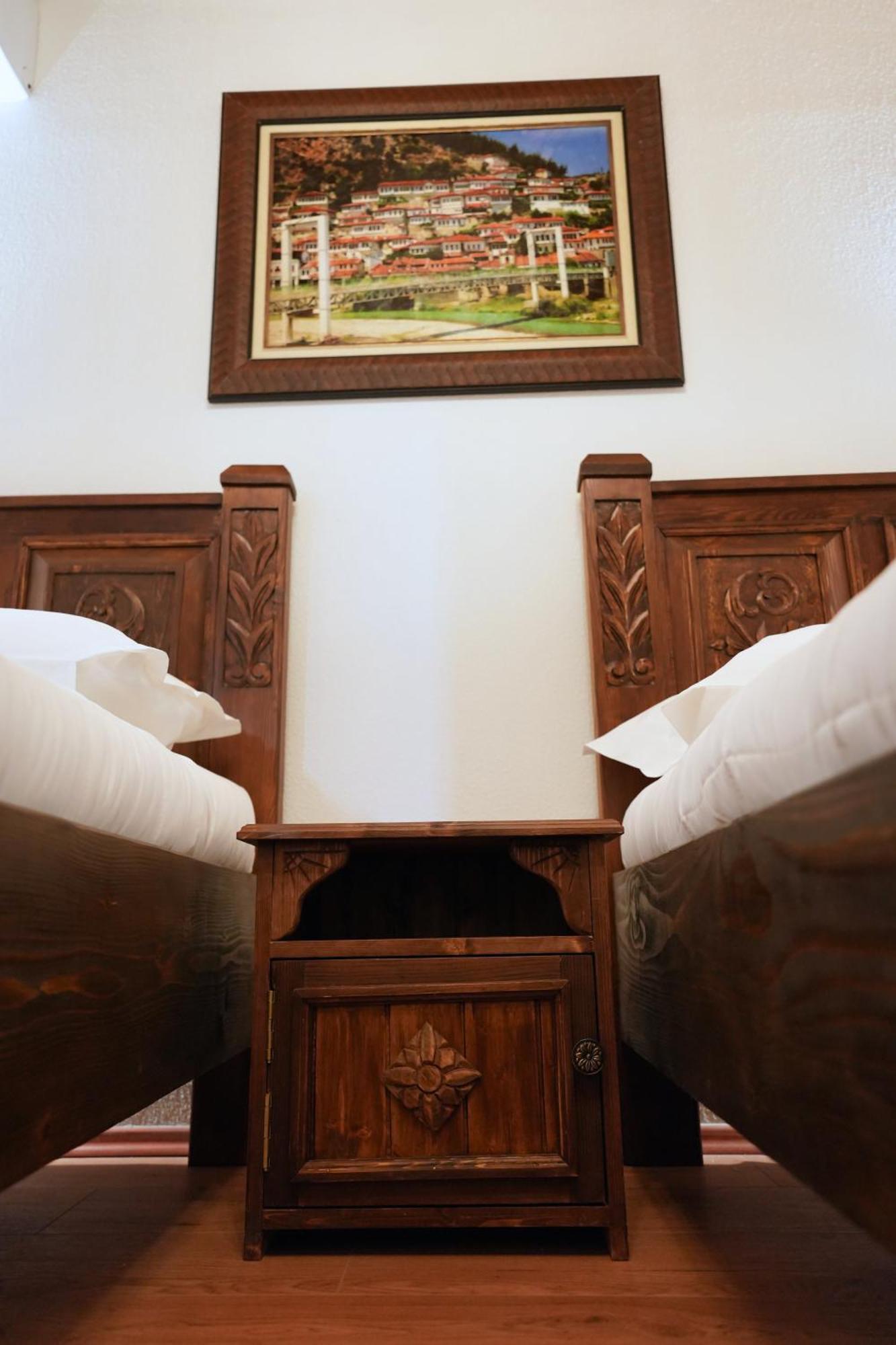 City Street Hotel Gjirokastër Pokoj fotografie
