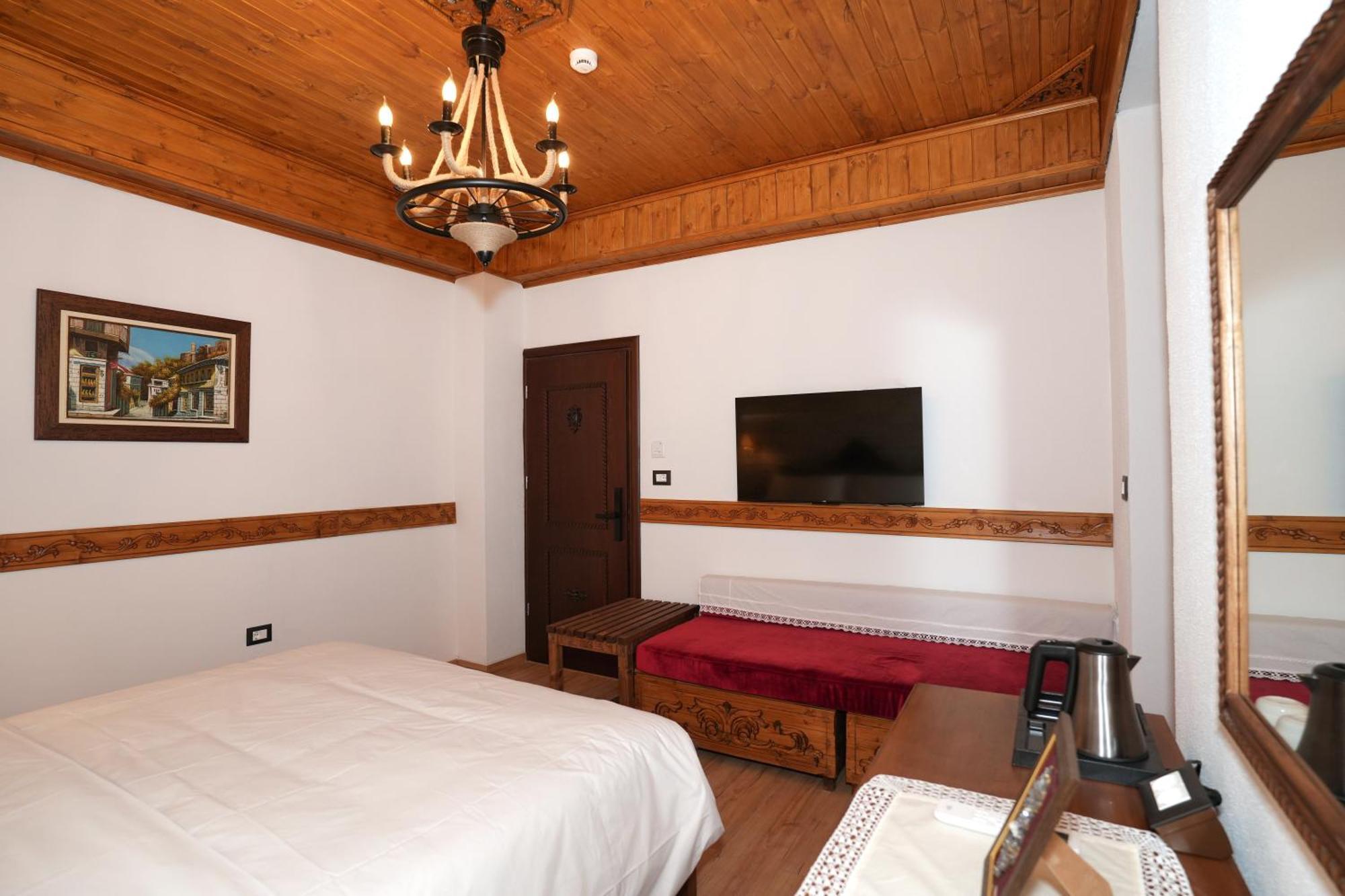 City Street Hotel Gjirokastër Pokoj fotografie