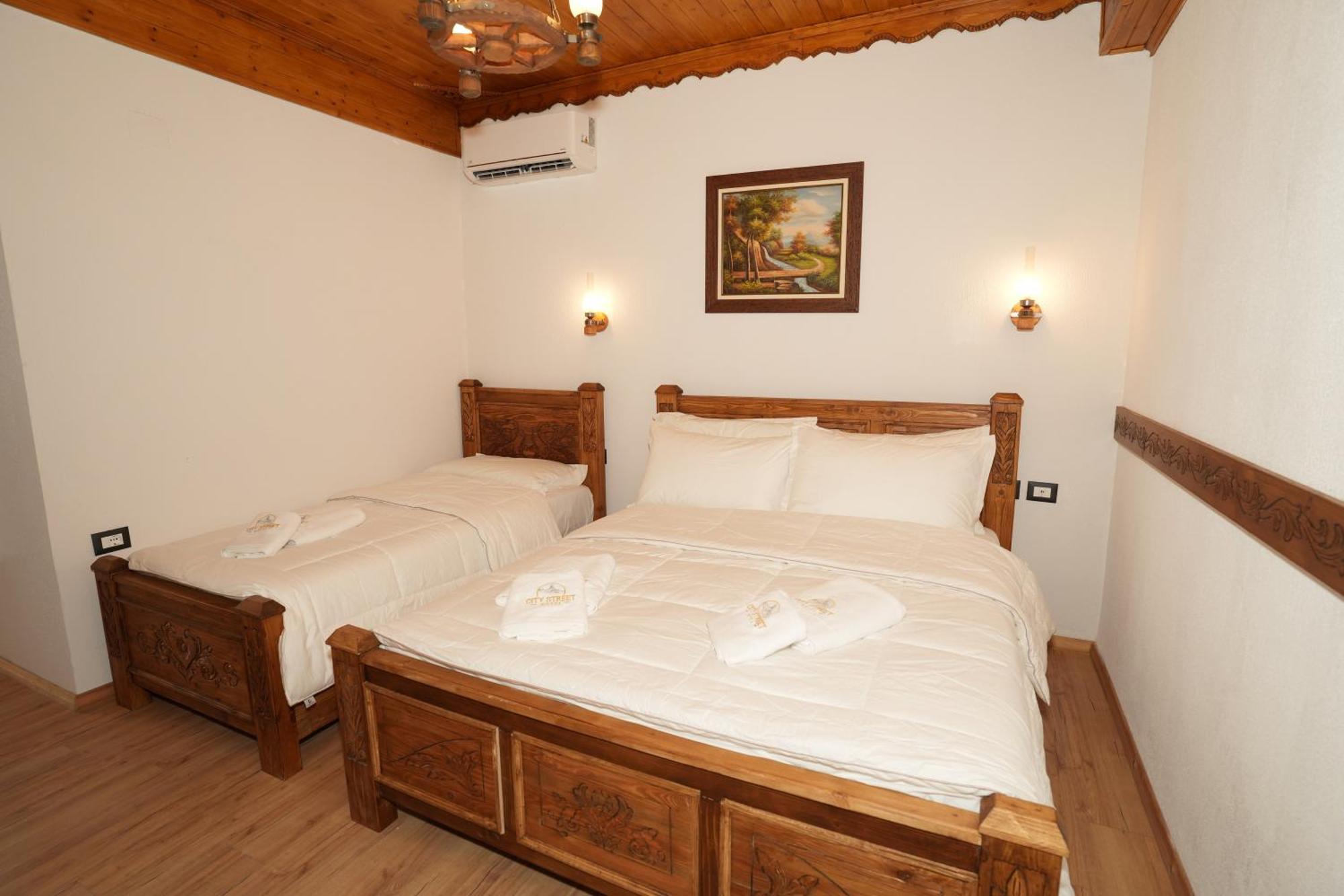 City Street Hotel Gjirokastër Pokoj fotografie