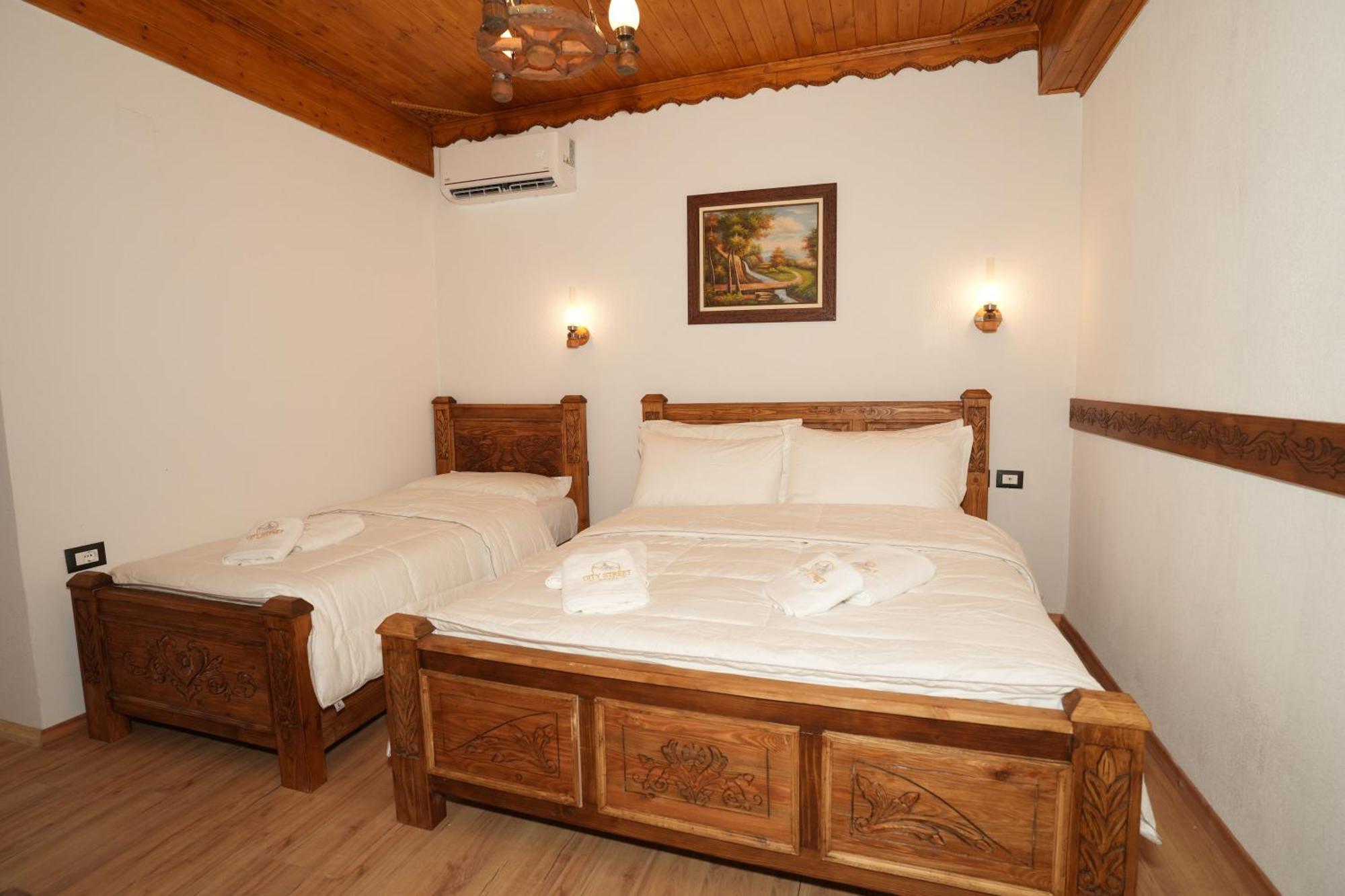 City Street Hotel Gjirokastër Pokoj fotografie